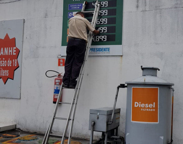 Procon Aracaju fiscaliza preços dos combustíveis na capital