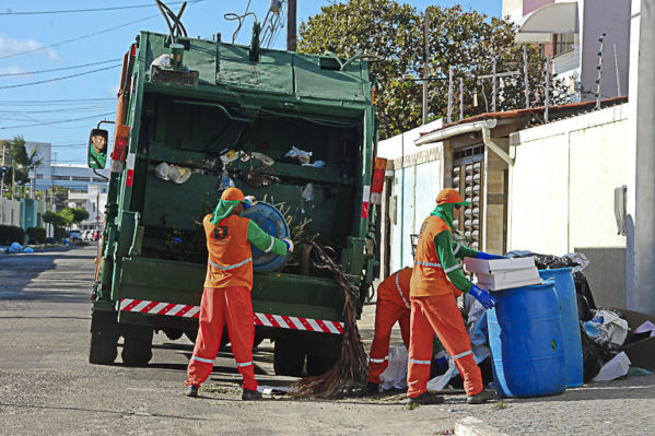 Emsurb diz que a coleta de lixo em Aracaju deve ser normalizada até a sexta-feira