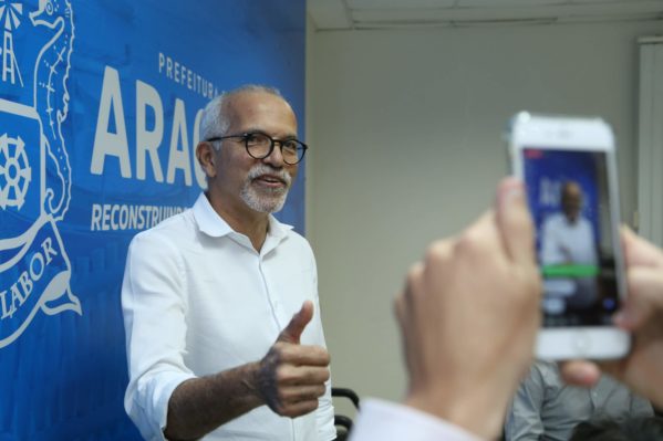 Prefeito de Aracaju anuncia pagamento dos salários do mês de julho para o dia 30