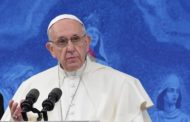Papa Francisco afirma que 'não dirá uma palavra' sobre acusação de encobrir abusos sexuais