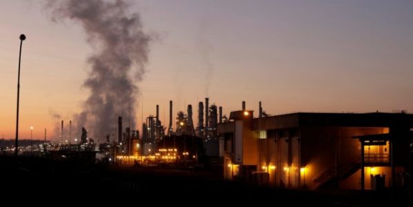 Incêndio atinge refinaria da Petrobras; estatal descarta impacto no abastecimento