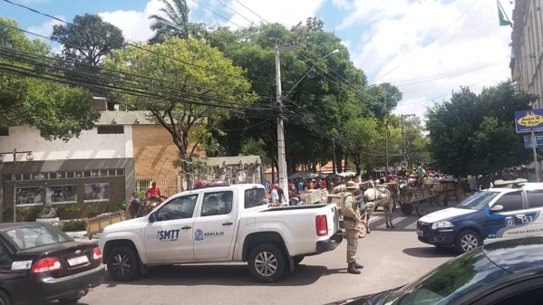 Carroceiros protestam contra projeto de lei que prevê o fim das carroças em Aracaju