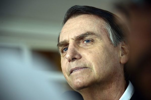 Em carta a Celso de Mello, Bolsonaro diz que se deve prestigiar o STF