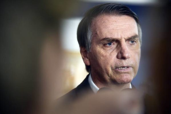 Cirurgia de Bolsonaro é adiada para depois da posse
