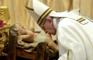 Papa critica a ganância por bens materiais e pede mais simplicidade na Missa do Galo
