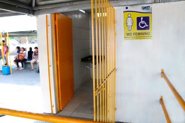 SMTT recupera banheiros dos Terminais do DIA e Mercado