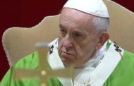 Papa compara a pedofilia ao sacrifício de seres humanos