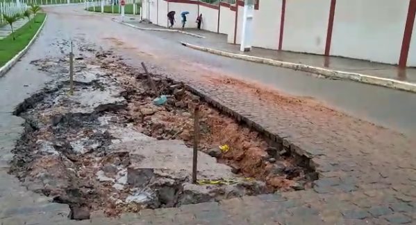 Chuvas provocam alagamentos e erosões em Aracaju
