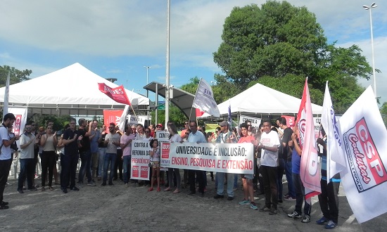 Funcionários e estudantes da UFS, IFS e HU aderem a greve nacional