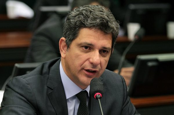 PT critica o senador Rogério Carvalho por votar favorável ao Orçamento Secreto