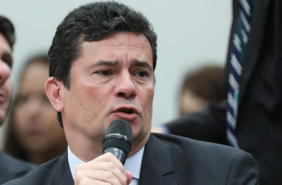 Cargo de diretor da PF volta a contrapor Moro e Bolsonaro. Ministro nega demissão
