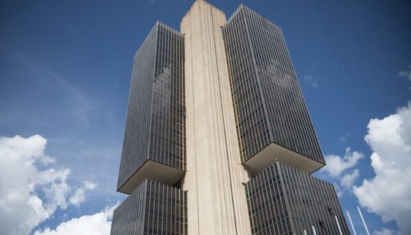 Banco Central anuncia criação de cédula de R$ 200