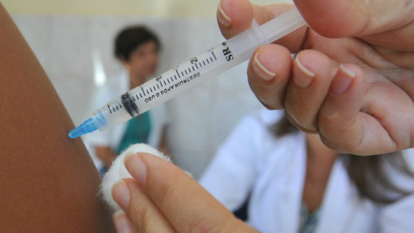 Anvisa diz que suspensão de teste está prevista no desenvolvimento de vacinas