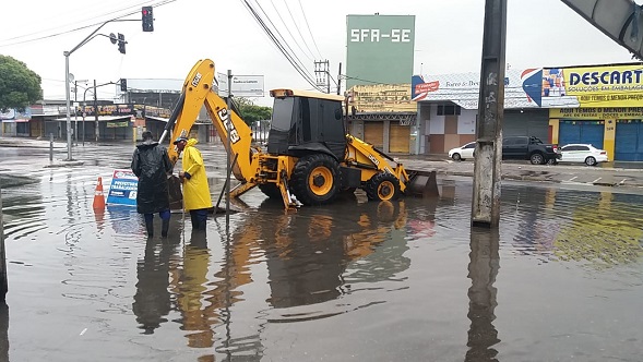 Volume de chuvas dos últimos dias em Aracaju têm superado as previsões meteorológicas, diz Defesa Civil