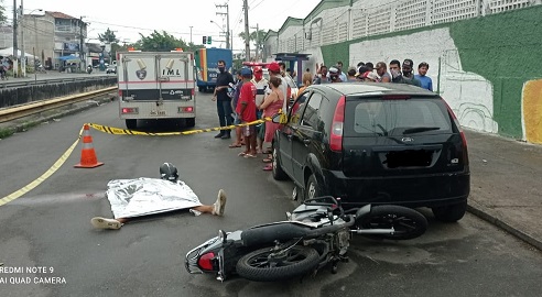 Motociclista morre após se envolver em acidente com carro e ônibus em Aracaju