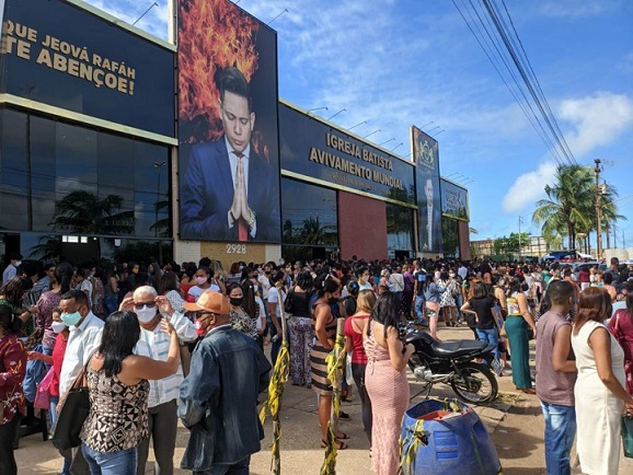 Bar clandestino com cerca de 400 pessoas é fechado em Aracaju