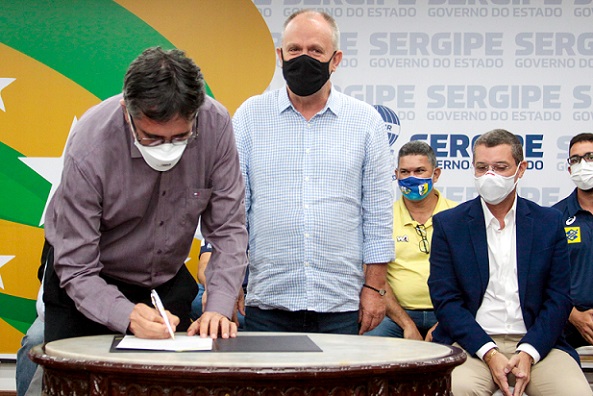 Governador assina parceria com federações para incentivar o esporte em Sergipe