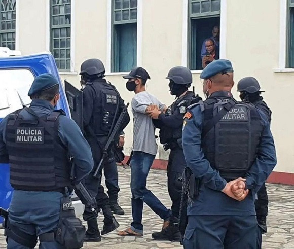 Armado com um facão, homem invade prefeitura de Laranjeiras e faz chefe de gabinete do prefeito Juca refém