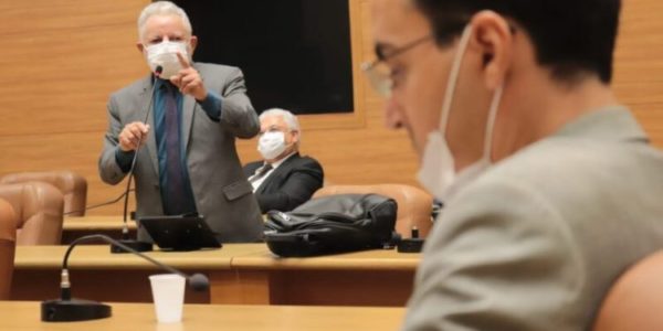 “Qual a ética dessa delegada?”, questiona Gualberto, em discussão na Alese sobre IPVA