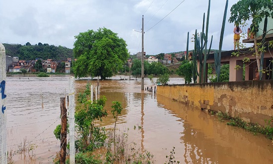 Chuvas devem continuar até a madrugada desta terça-feira em Sergipe, alerta Defesa Civil
