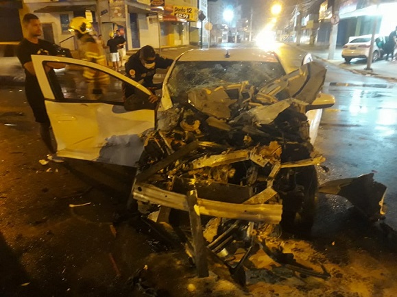 Condutora com sinais de embriaguez se envolve em acidente e deixa 3 pessoas lesionadas em Aracaju