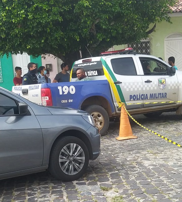 Polícia Militar flagra tentativa de feminicídio, desarma autor e prende homem em flagrante em São Cristóvão