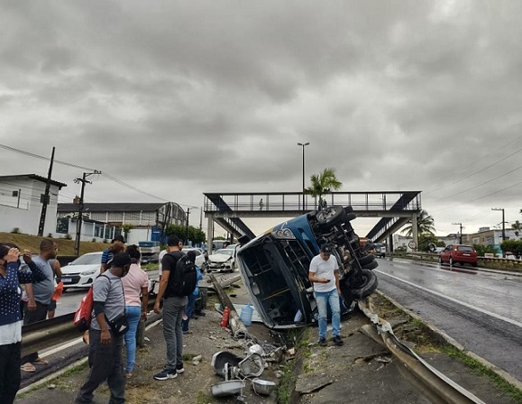 Rodoviários do transporte coletivo na Grande Aracaju continuam paralisados; confira as linhas afetadas