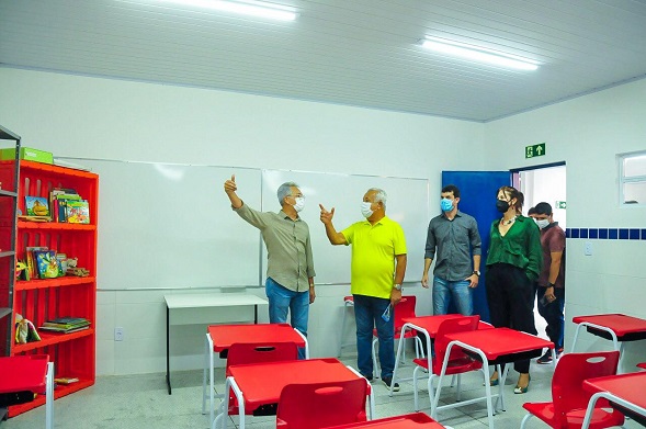 Prefeitura de São Cristóvão entrega escola totalmente reformada, climatizada e autossustentável