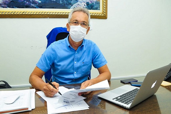 Prefeito Marcos Santana anuncia reajuste de 33,24% no salário dos professores de São Cristóvão
