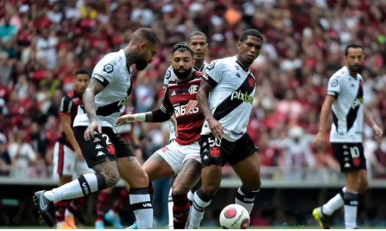Flamengo vence o Vasco com gol de Arão e está na final do Campeonato Carioca