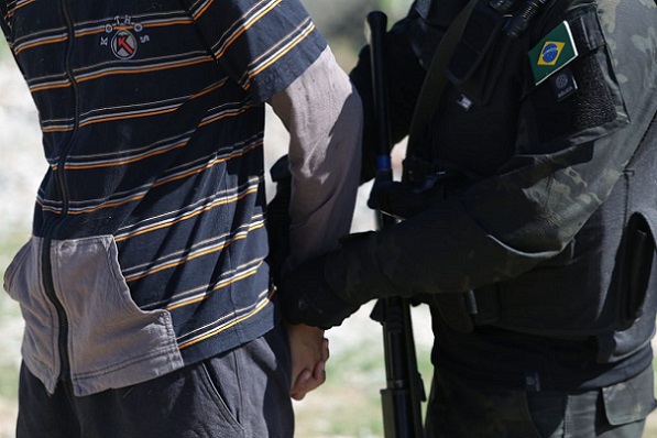 Polícia Civil de Sergipe prende pai e filho investigados por feminicídios em Alagoas