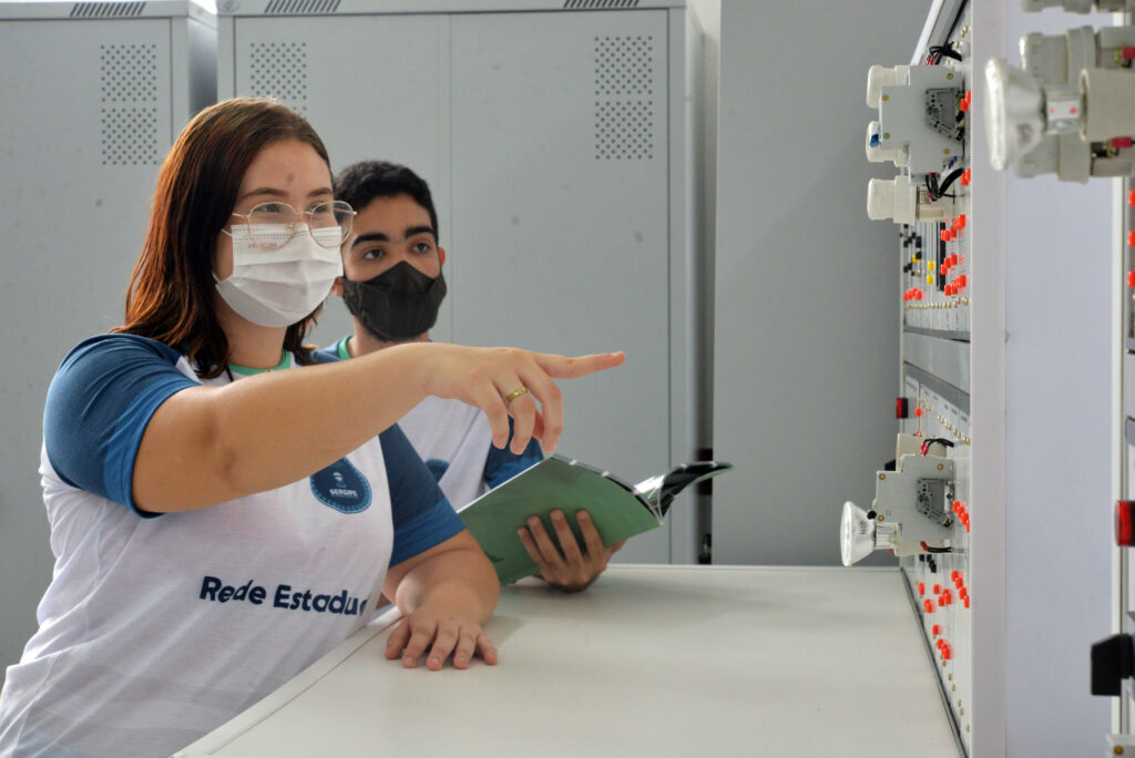 Incentivo à Ciência: Governo de Sergipe lança programa Pesquisa na Escola e investe cerca de R$ 10 milhões