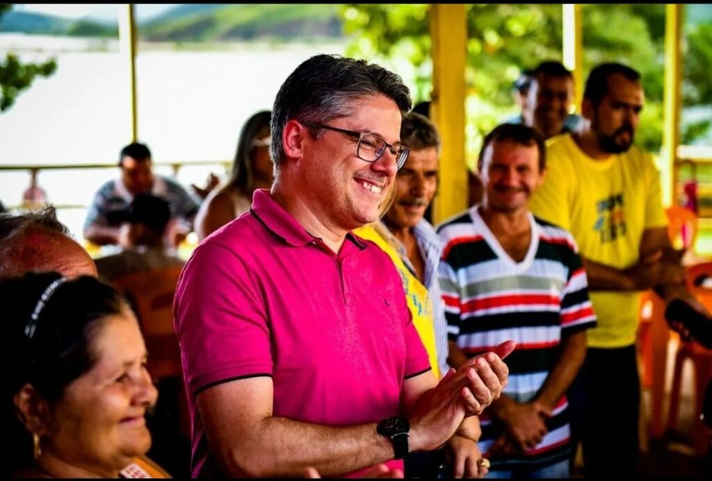 Alessandro Vieira lidera pesquisa de intenção de votos para o Governo do Estado