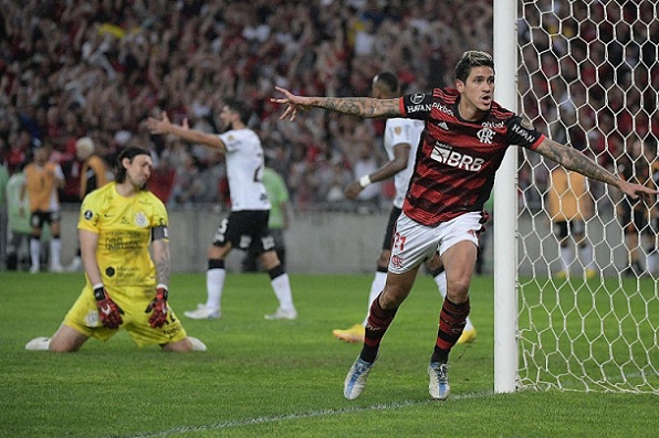 Flamengo volta a vencer o Corinthians e confirma vaga na semifinal da Libertadores