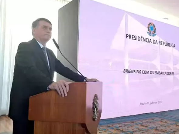 Ministério Público Eleitoral pede no TSE que Bolsonaro seja multado por encontro com embaixadores