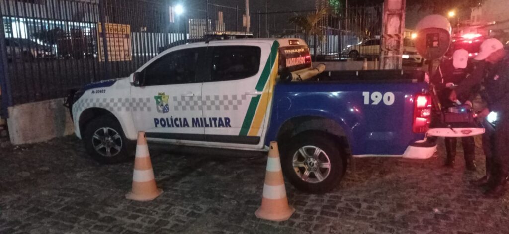 Motorista embriagado e sem habilitação colide com viatura policial em Aracaju