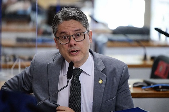 Delegado fala sobre o alerta de golpe feito por Alessandro Vieira acerca da candidatura de Valmir de Francisquinho