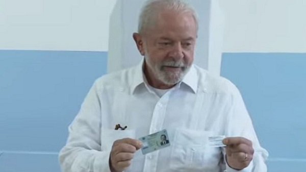 'O 30 de outubro mais importante da minha vida', diz Lula após votar em São Bernardo do Campo