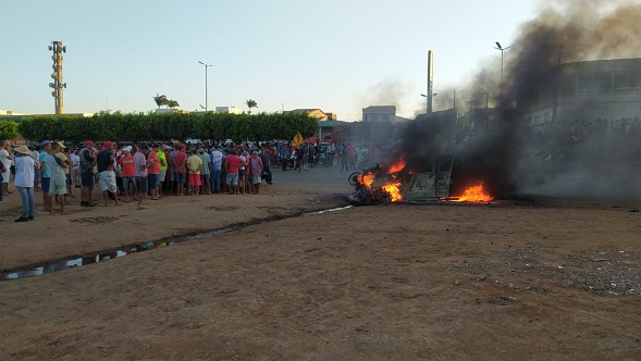 Em Sergipe, viatura da PRF é queimada por populares após se envolver em acidente com morte de um homem