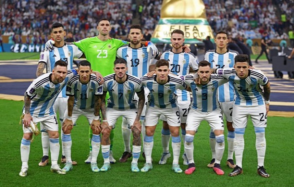 Argentina leva empate duas vezes, mas vence a França nos pênaltis e conquista a Copa do Mundo
