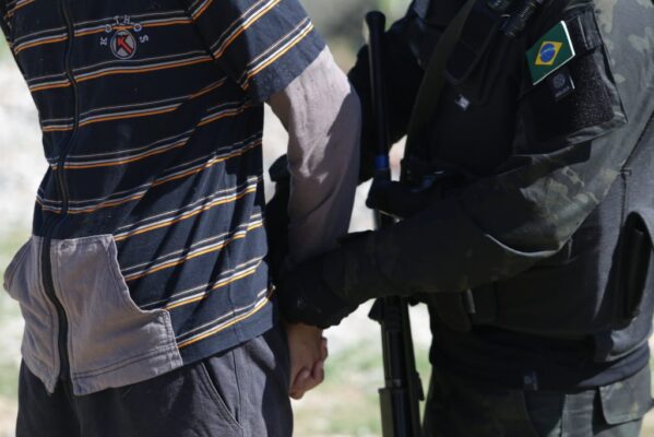 Perseguição policial termina com suspeito de furtar óleo da Petrobras baleado em Sergipe