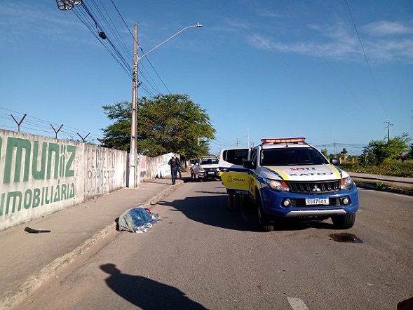Motociclista morre ao se chocar em muro na Zona Sul de Aracaju