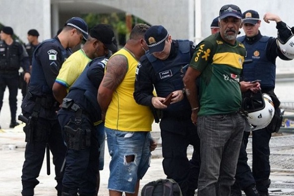 Justiça bloqueia R$ 6,5 milhões de acusados de financiar ataques