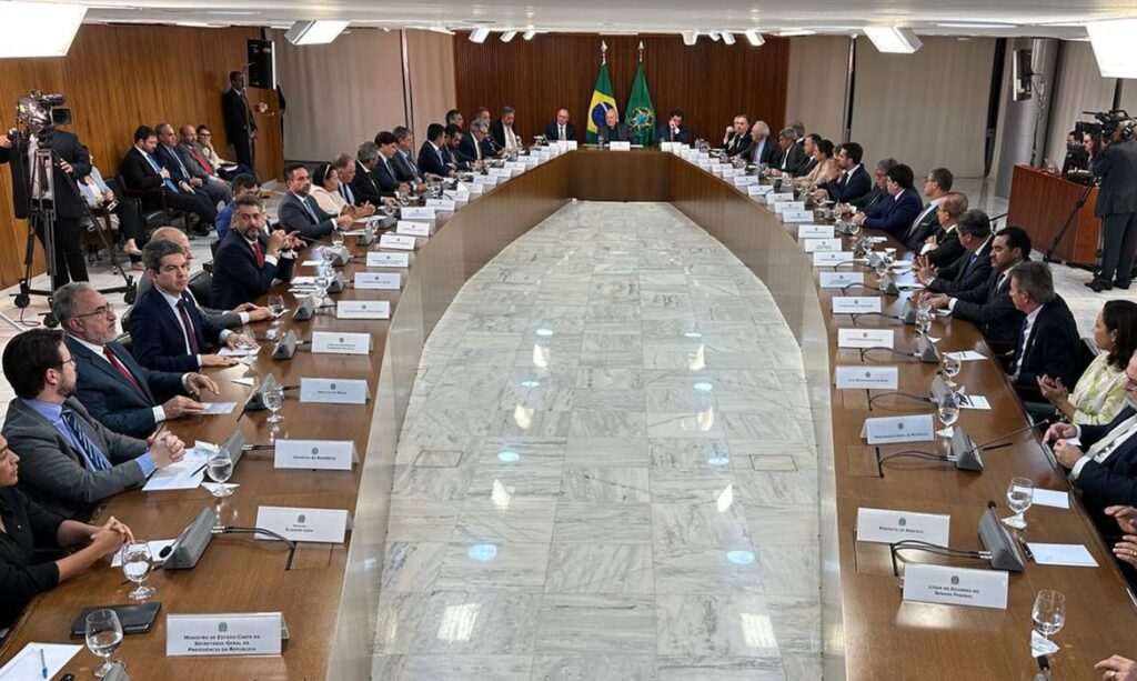 Em reunião com Lula, governadores condenam atos antidemocráticos