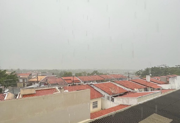 Defesa Civil emite alerta de chuvas para as próximas 24h em Aracaju