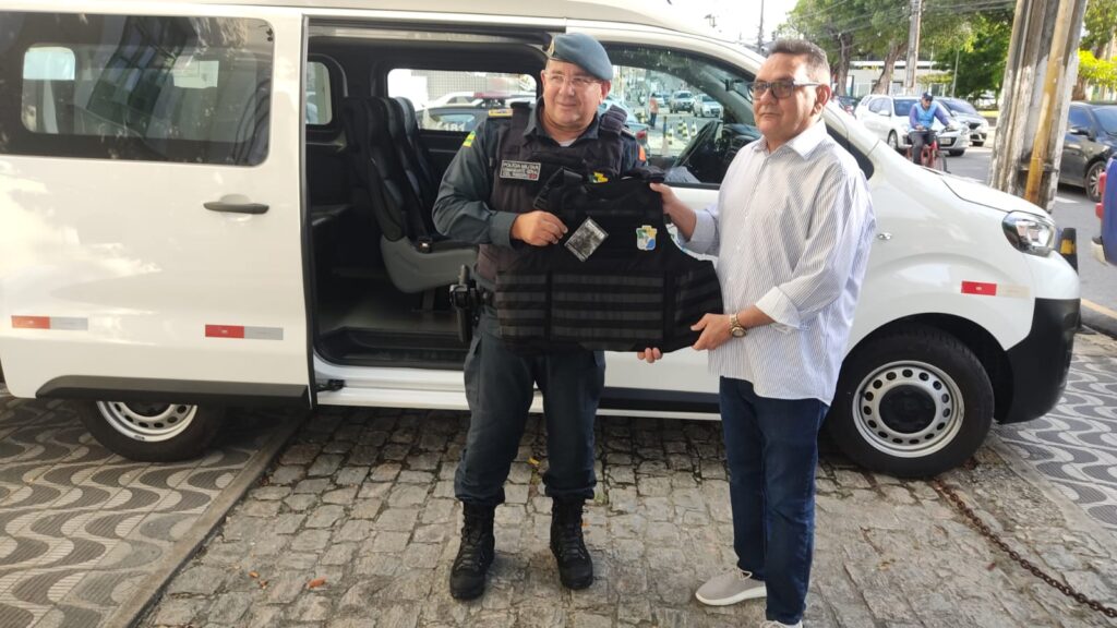 Segurança Pública entrega 1,1 mil novos coletes balísticos às polícias Militar e Civil