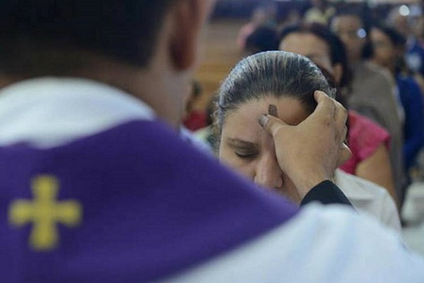 Igreja abre a Quaresma com a Missa de Cinzas