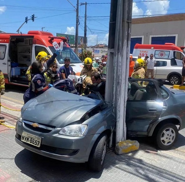 Acidente deixa homem morto e dois caminhoneiros feridos em Neópolis