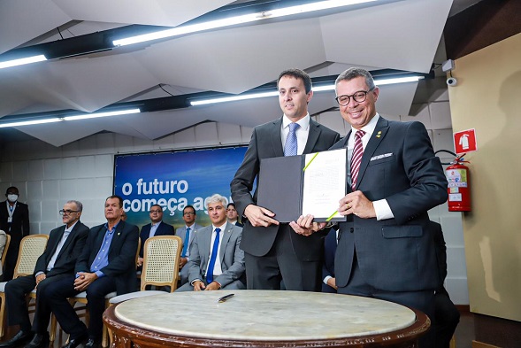 Governador empossa novo procurador-geral do Estado, Carlos Pinna de Assis Júnior