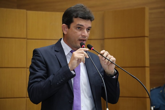 Deputado estadual Paulo Júnior cobra concurso para psicólogos
